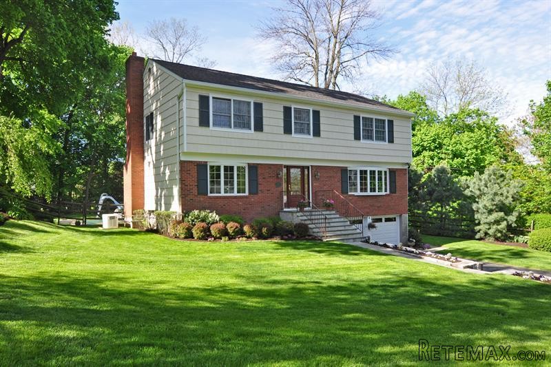 5 bedroom House For Sale: 4 Meadow.. - 2