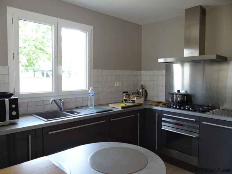 3 Bedroom Single Story House With.. - 2