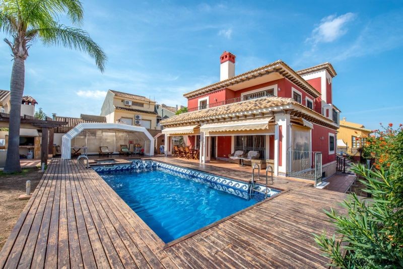 5 Bedrooms - Villa - Alicante - For Sale