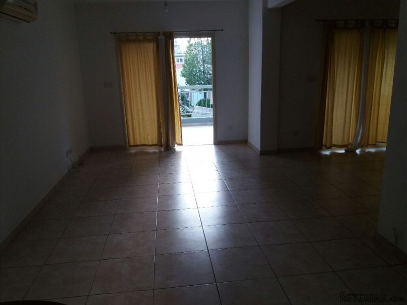 A roomy and bright 2 bed apartment - 2