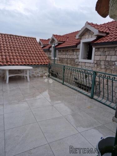 KAMENA KUĆA S POSLOVNIM PROSTOROM - 3