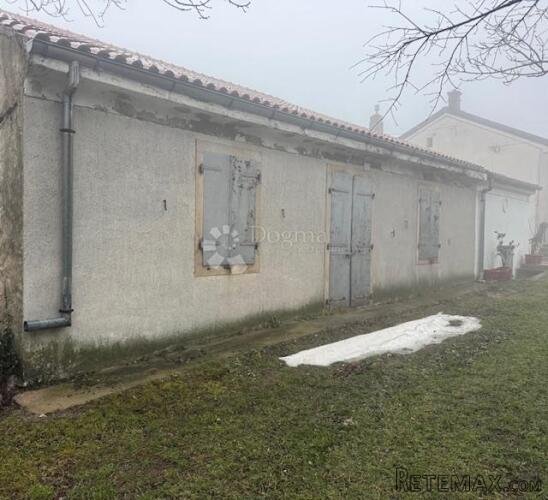 Kuća/starina sa prostranom okućnicom!
