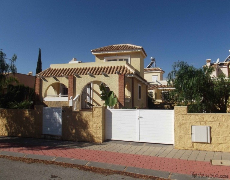 2 Bedrooms Villa For Sale