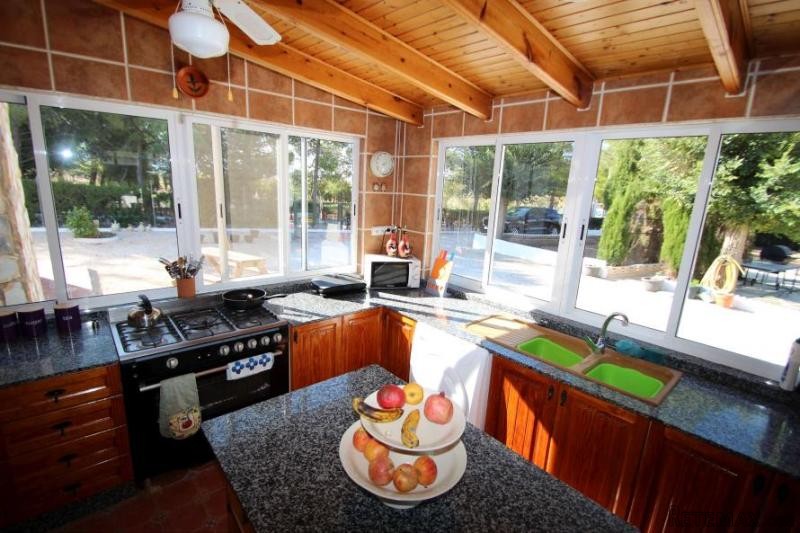 Striking in Salinas, a stunning villa.. - 2