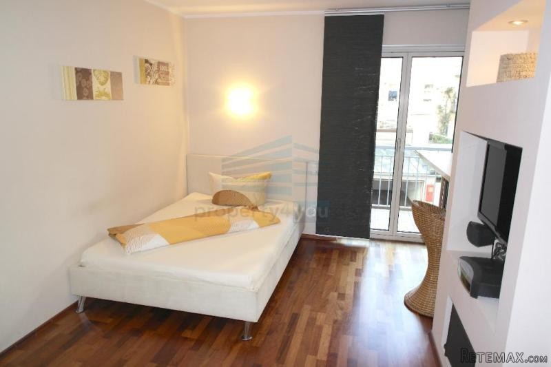 1 Zimmer Apartment mit Kuche, Bad, Flur..
