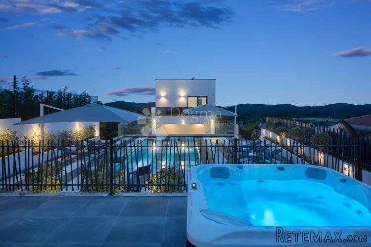Elegant Modern Villa with a Luxurious Estate and Pool in Ist