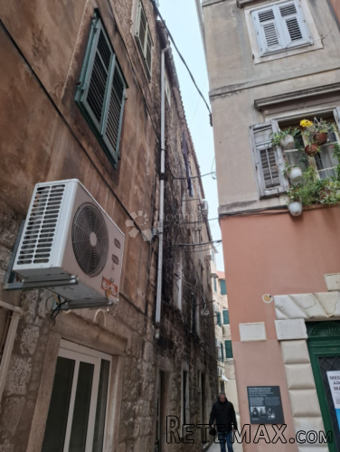 Dvosoban stan za renovaciju u centru Splita – potkrovlje u t - 2