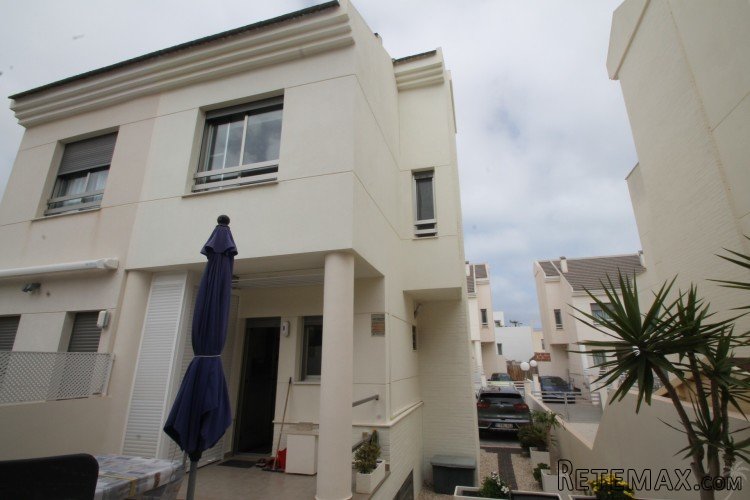 Less than 800 meters from the extensive sandy beach of.. - 3