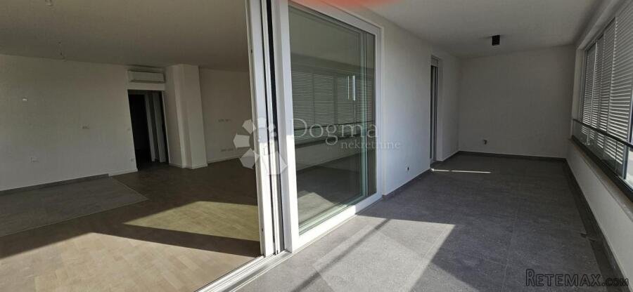 Trosobni stan, penthouse, novogradnja, useljivo! - 3
