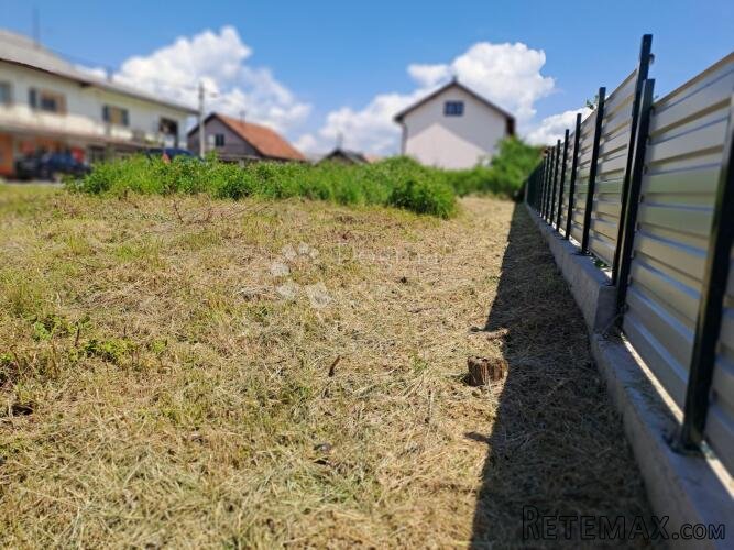 Uredna parcela u dobrom kvartu - 3