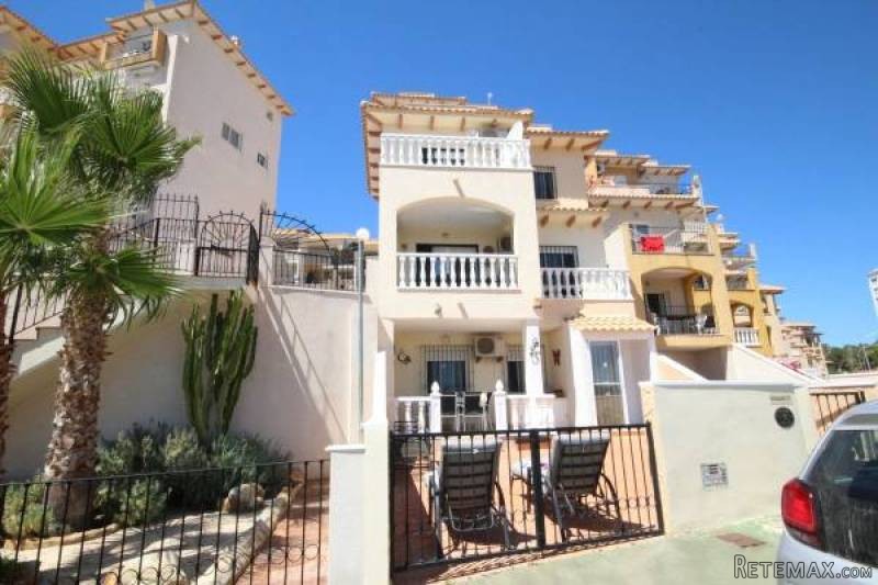 4 Bedroom 3 Bathroom Townhouse In..