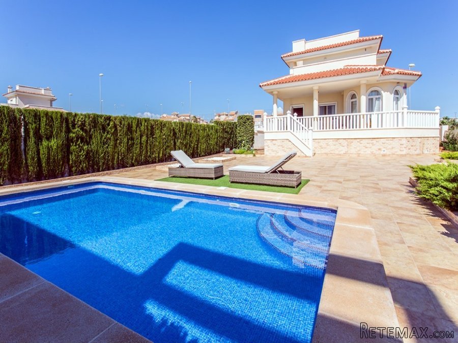 Beautiful villa for sale located in the residential area of..