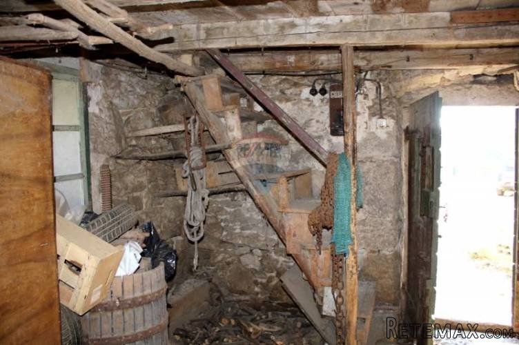 Kamena kuća-štala sa velikom okućnicom od 1850m2 - 3