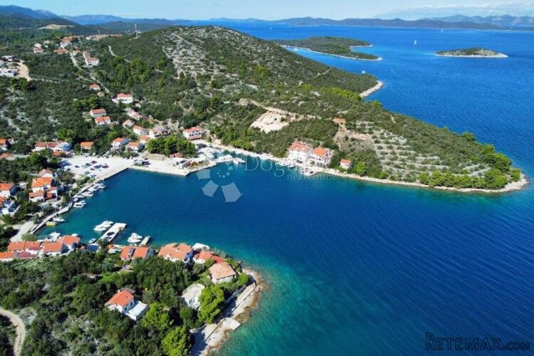 Dugi otok (Zaglav) - građevinsko zemljište 882m2