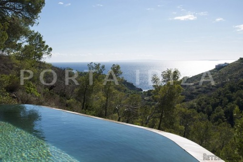 Wonderful villa with seaviews in Roca..