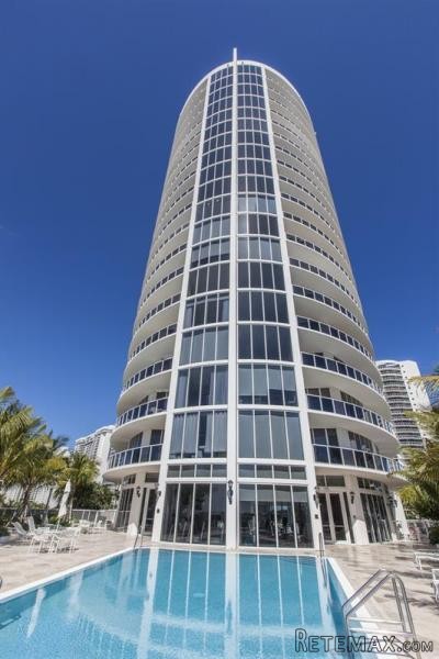 3 bedroom Flat For Sale: 4100 Island..