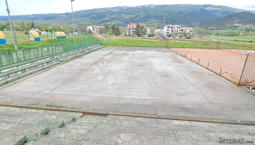 Veliko građevinsko zemljište u centru Buzeta - 3