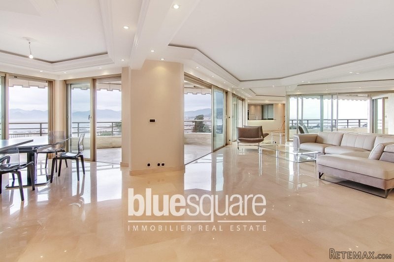 LUXURIOUS APARTMENT WITH PANORAMIC SEA..