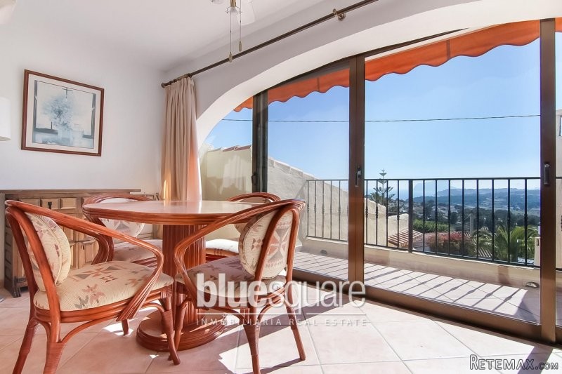Lovely 2-bedroom bungalow with sea views - 2