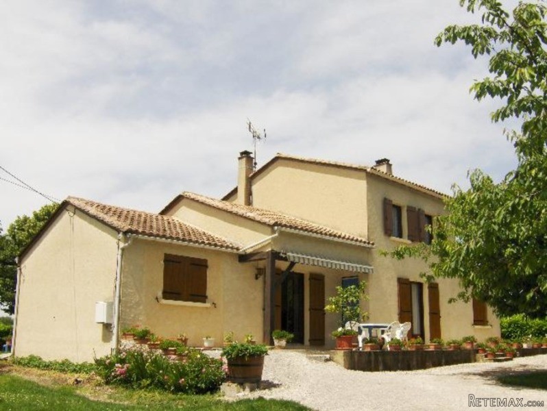 Lovely Villa With Terrace And Garden