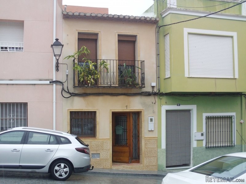 Fully reformed townhouse in Tormos with.. - 2