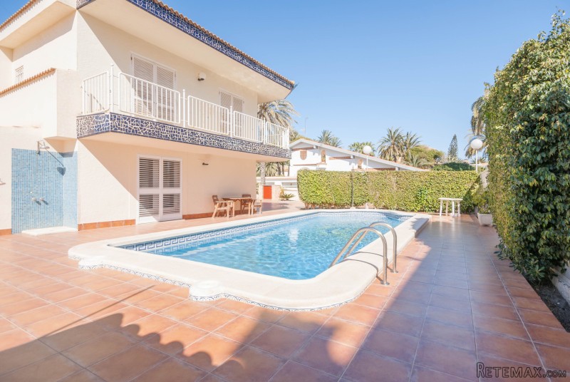 5 Bedrooms - Villa - Alicante - For Sale