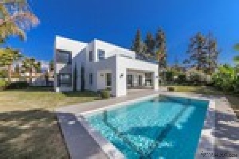 5 Bedrooms - Villa - Malaga - For Sale
