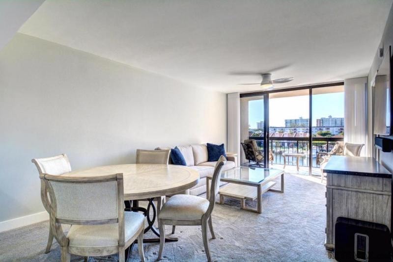 2707 N Ocean Blvd #d405, Boca Raton, FL.. - 2