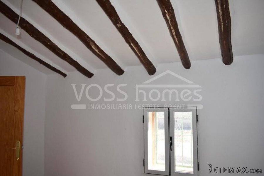 EXCLUSIVE LISTING TO VOSS HOMES - BARGAIN Large country.. - 11