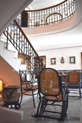 A huge, very attractive villa both inside and out in the.. - 12