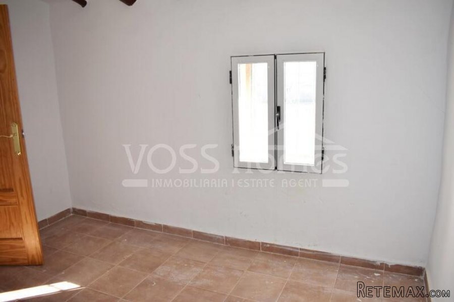 EXCLUSIVE LISTING TO VOSS HOMES - BARGAIN Large country.. - 12