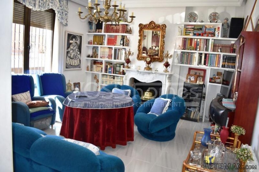 A huge, very attractive villa both inside and out in the.. - 13