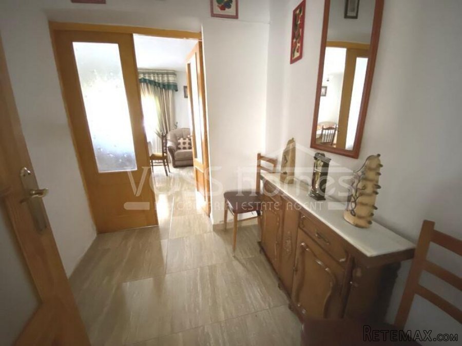 A large, two storey 4 bed, 2 bath renovated edge of town.. - 14