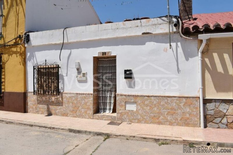 A spacious, 1 storey, 2 bedroom, 1 bath renovated village.. - 4