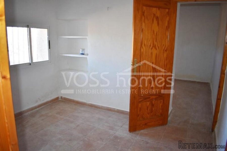 EXCLUSIVE LISTING TO VOSS HOMES - BARGAIN Large country.. - 15