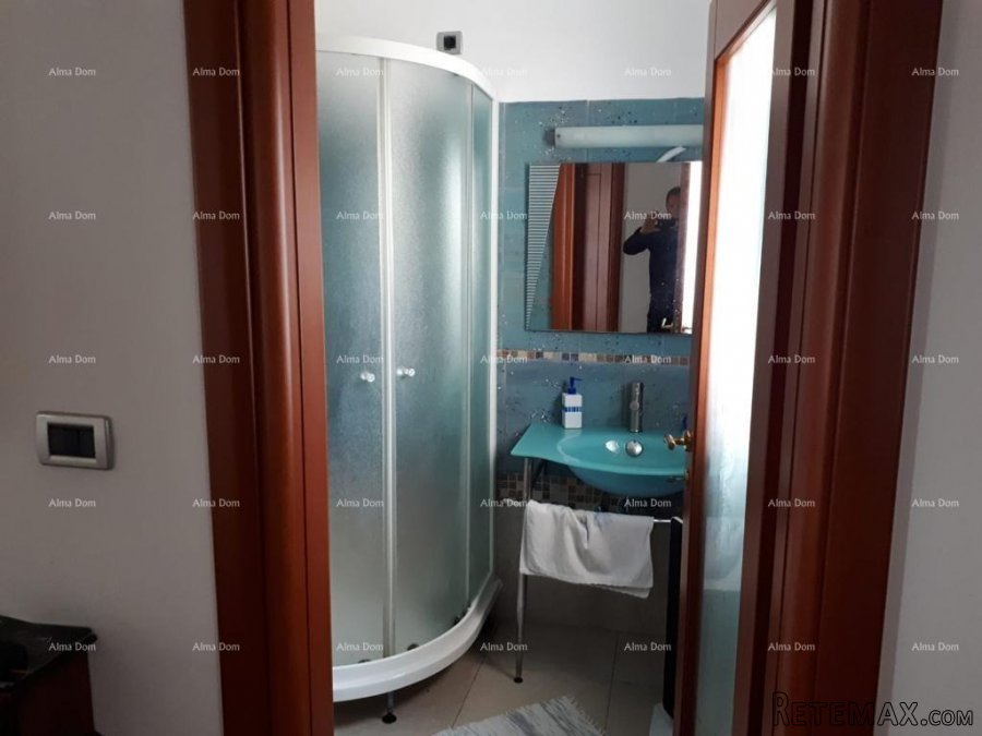 U turističkom mjestu, blizina Banjola, kuća na dvije etaže... - 15