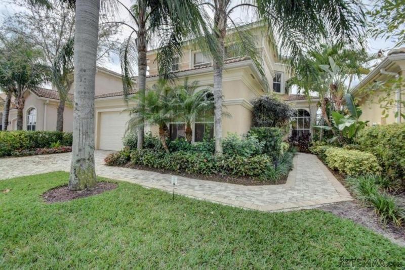 229 Andalusia Dr, Palm Beach Gardens..