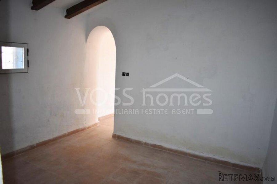 EXCLUSIVE LISTING TO VOSS HOMES - BARGAIN Large country.. - 16
