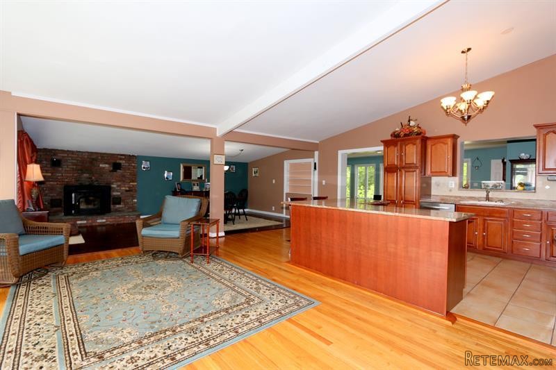3 bedroom House For Sale: 1066 Barberry.. - 2