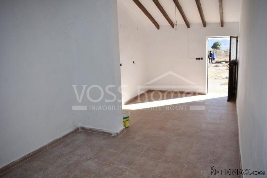 EXCLUSIVE LISTING TO VOSS HOMES - BARGAIN Large country.. - 17