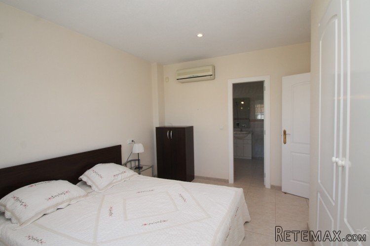 This super luxury detached south facing villa with 3.. - 7