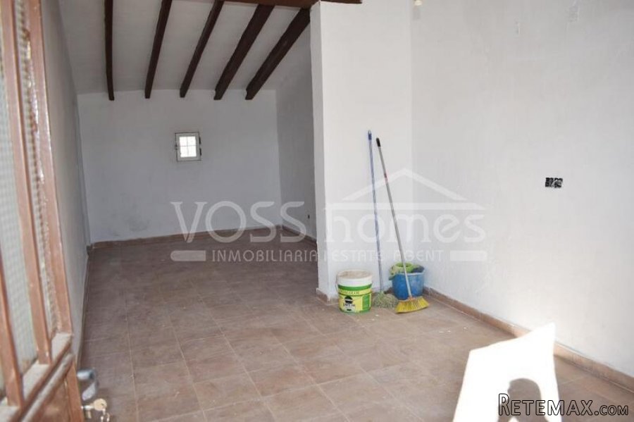 EXCLUSIVE LISTING TO VOSS HOMES - BARGAIN Large country.. - 18