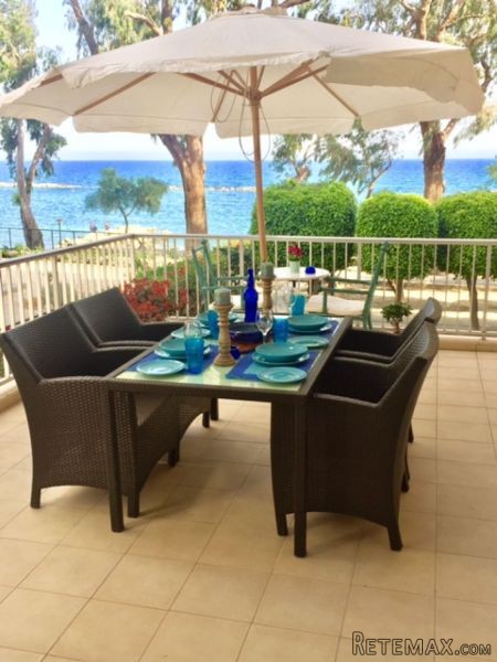 Large 2 bed flat on the beach