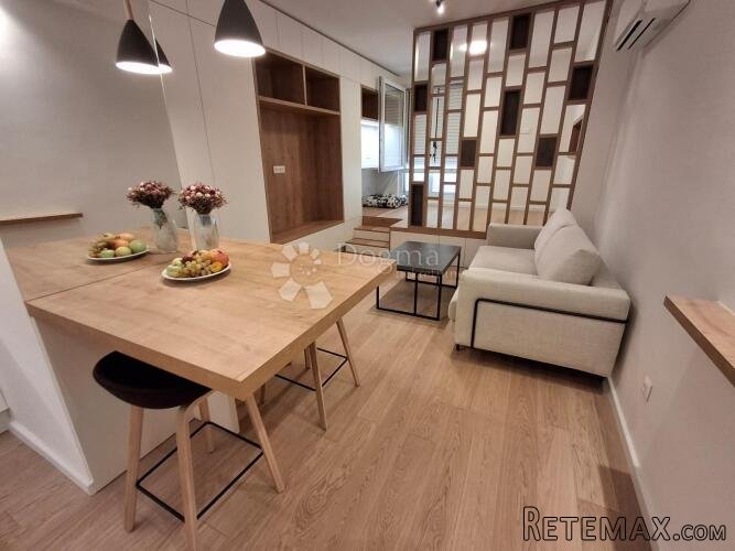 Dizajnerski studio apartman u poslovnom centru Raba!!! Samo