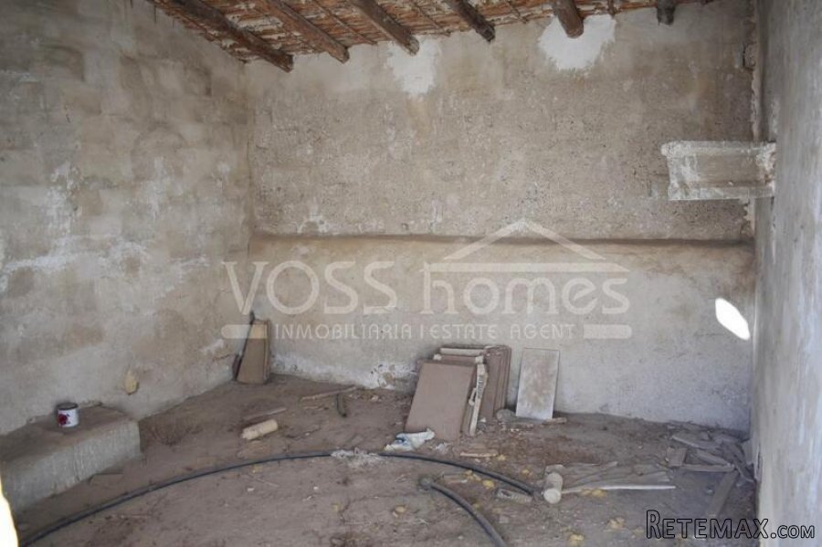 EXCLUSIVE LISTING TO VOSS HOMES - BARGAIN Large country.. - 19