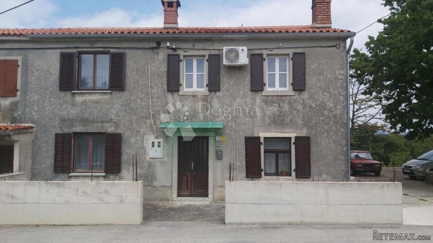 Kuća u nizu s pogledom na Labin