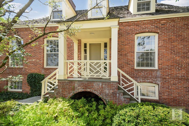7 bedroom House For Sale: 16 WRENFIELD.. - 2