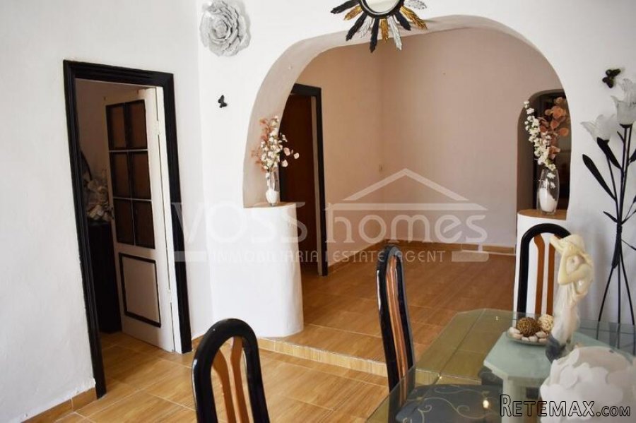A spacious, 1 storey, 2 bedroom, 1 bath renovated village.. - 10