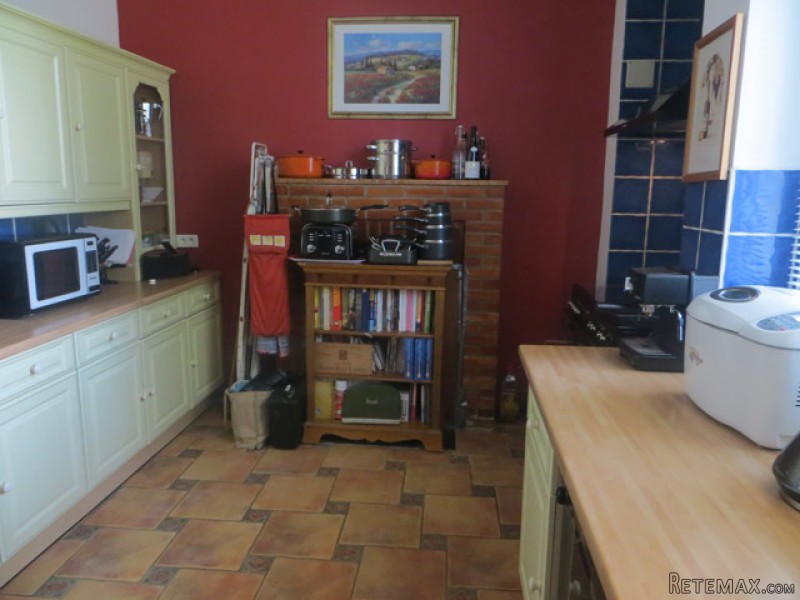 Superb Detached Stone Property With 3.. - 2