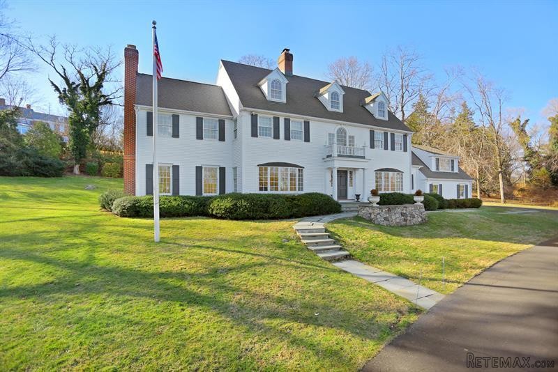 6 bedroom House For Sale: 17 Ivanhoe..